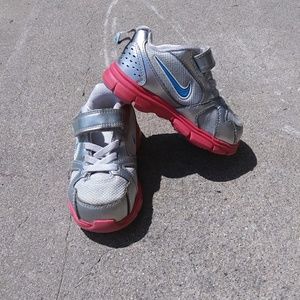 Nike baby sneakers.  Size 6 👶 👶